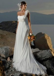 Bridal hairstyle for beach wedding