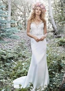 Lightweight wedding dress with train