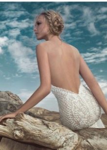 Backless bridal gown