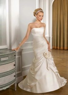 Headband in the image of a bride