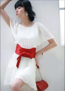 Robe de mariée courte avec ceinture rouge