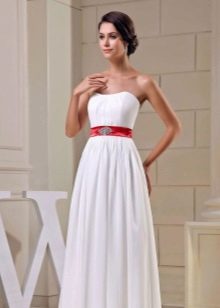 Robe de mariée à large ceinture rouge et ornements