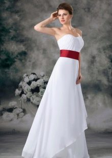 Robe de mariée à large ceinture rouge