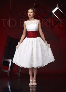 Robe de mariée courte à large ceinture