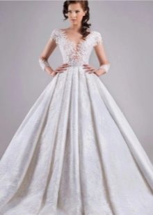 Openwork bodice in a wedding dress