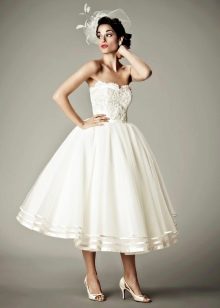 Short wedding puffy dress with a veil