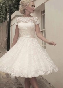 Retro lace wedding dress
