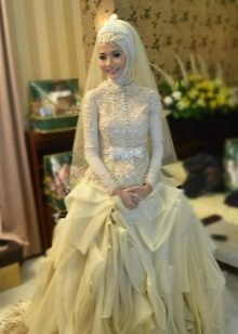 Muslim wedding dress with a puffy skirt