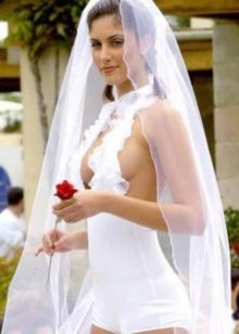 Robe-short de mariage très révélatrice
