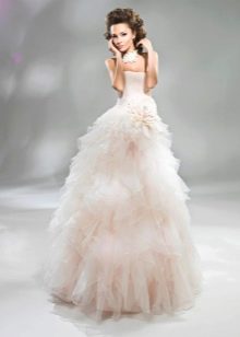 Lush wedding dress from Anna Bogdan