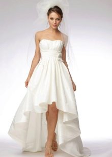 Robe de mariée ajourée à traîne midi