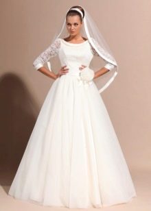 Wedding dress with lace sleeves puffy