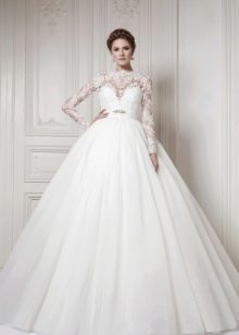 High-waisted wedding dress