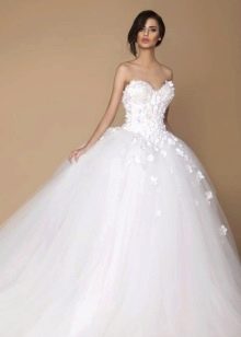 Puffy wedding dress with a cut-out heart