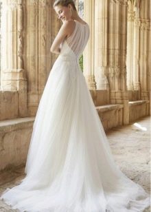 Chiffon Wedding Dress by Raimon Bundo