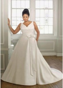 A-line wedding dress for apple figure