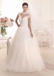 Closed wedding dress with lace