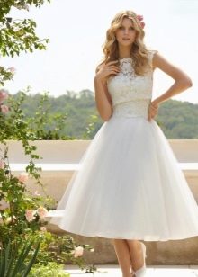 Wedding dress A-shaped in the style of the 50s