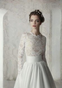 Lace closed wedding dress