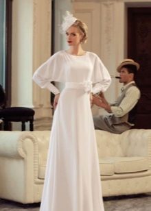Wedding dress with wide sleeves