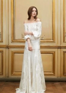 Low-rise wedding dress with retro sleeves