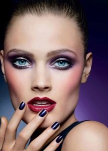 Makeup with purple eyeshadow and red lipstick