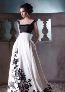 Plain cut evening dress with lace applique