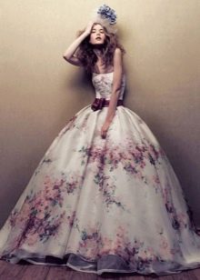 Patterned wedding dress