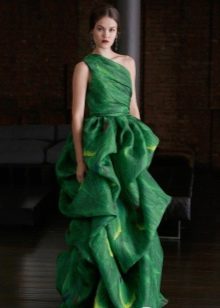 Evening dresses by Naeem Khan green