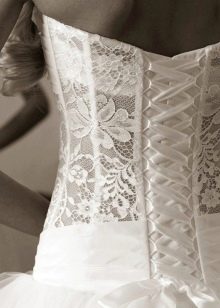 Robe de mariée avec corset fermé