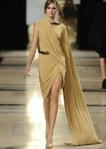 Robe de soirée courte de style grec avec des manches