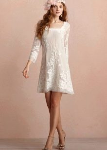 Retro style wedding dress with lace short