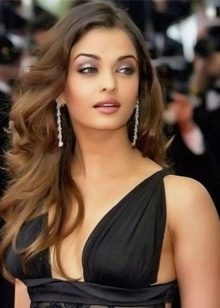 Evening look for an inexpensive floor-length dress