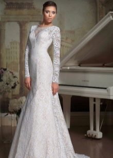 Wedding closed dress to the floor is not lush