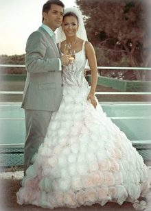 Ani Lorak's wedding pink and white dress