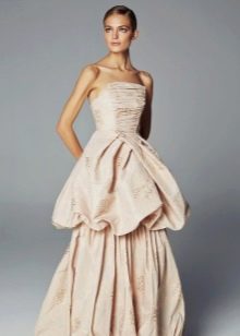 Evening dress balloon to the floor with a corset
