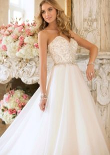 Wedding dress in paper ivory color