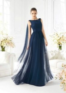 Evening dress with a batto train