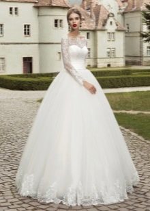 Robe de mariée bouffante fermée