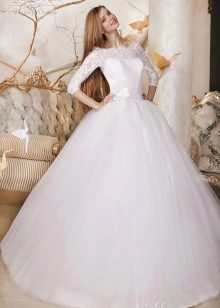 Robe de mariée fermée luxuriante de la collection Breath of Spring