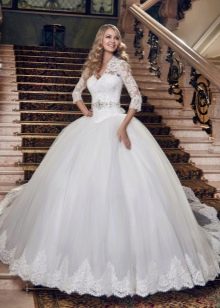 Lush wedding dress from the collection Radiance of tenderness from Eva Utkina