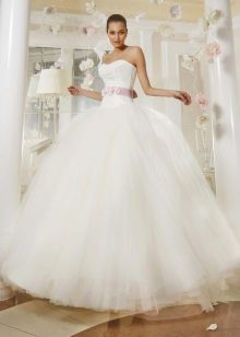 Wedding dress from the collection Just love from Eva Utkina magnificent