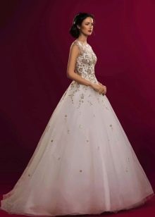 Wedding dress from Natalia Romanova with embroidery