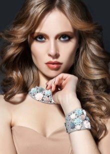 Bijouterie for an evening dress