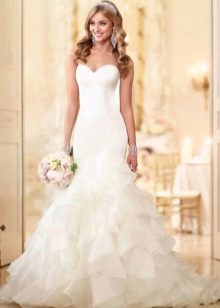 Elegant mermaid wedding dress with puffy skirt