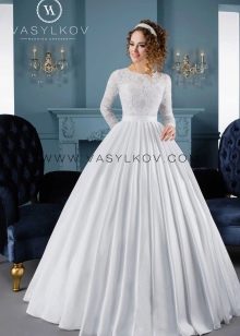 Lush wedding dress with a tight skirt from Cornflowers