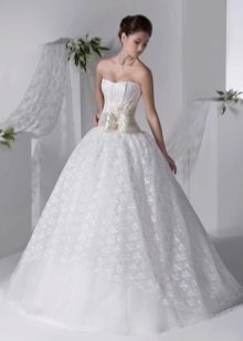 Wedding dress from the Silver collection from Hadassah with a belt