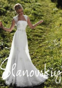 Wedding dress decorated with pearls from Slanovski