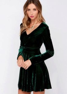 Jewelry for a velvet dress