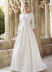 Wedding dress from Raimon Bundo closed